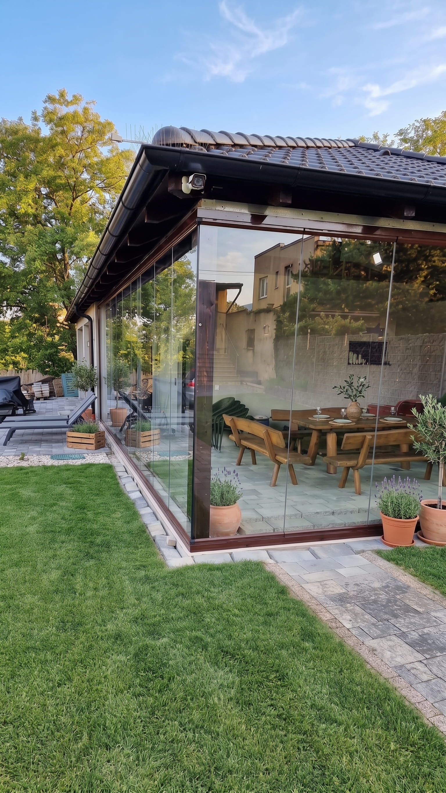 Frameless Folding System